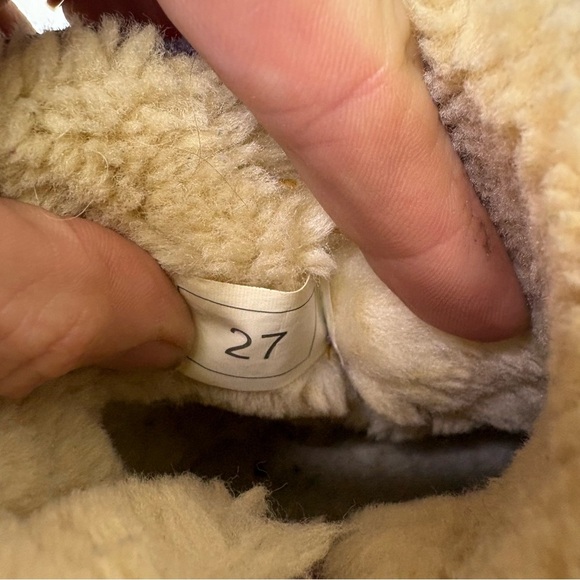 2/$20 Sheepskin Shearling Boots Size 27 Purple Ugg Style Boots Bailey Button - Picture 9 of 10